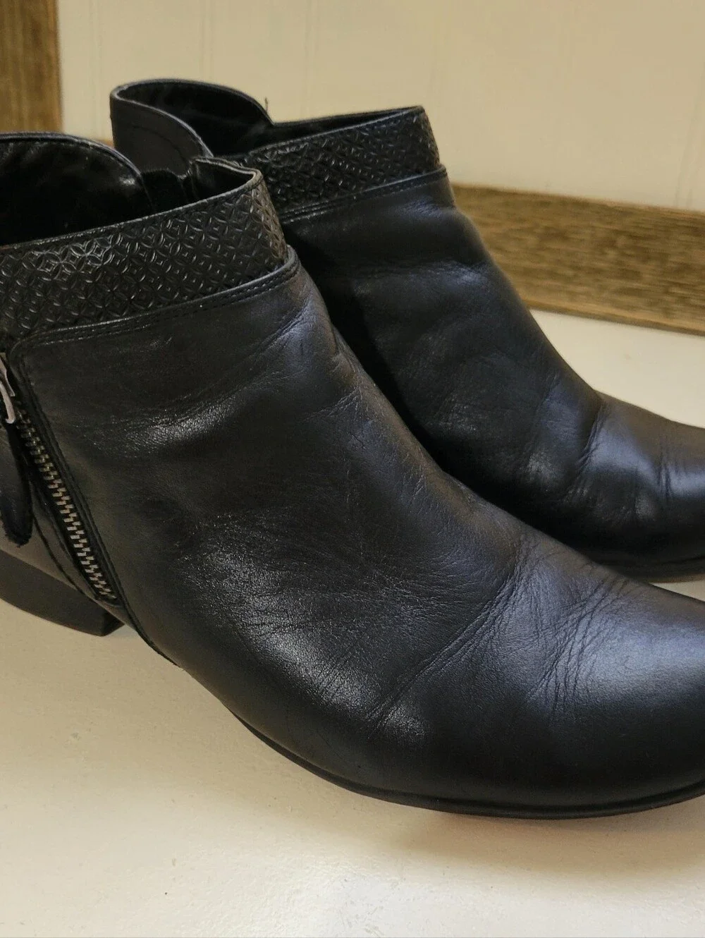 Rockport Carly Women's Black Leather Ankle Boots - Side Zip Size 9